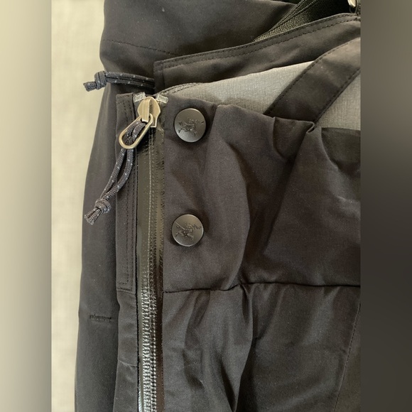 Arc’teryx BNWOT Women’s Bibs 💜🖤 - Picture 6 of 12